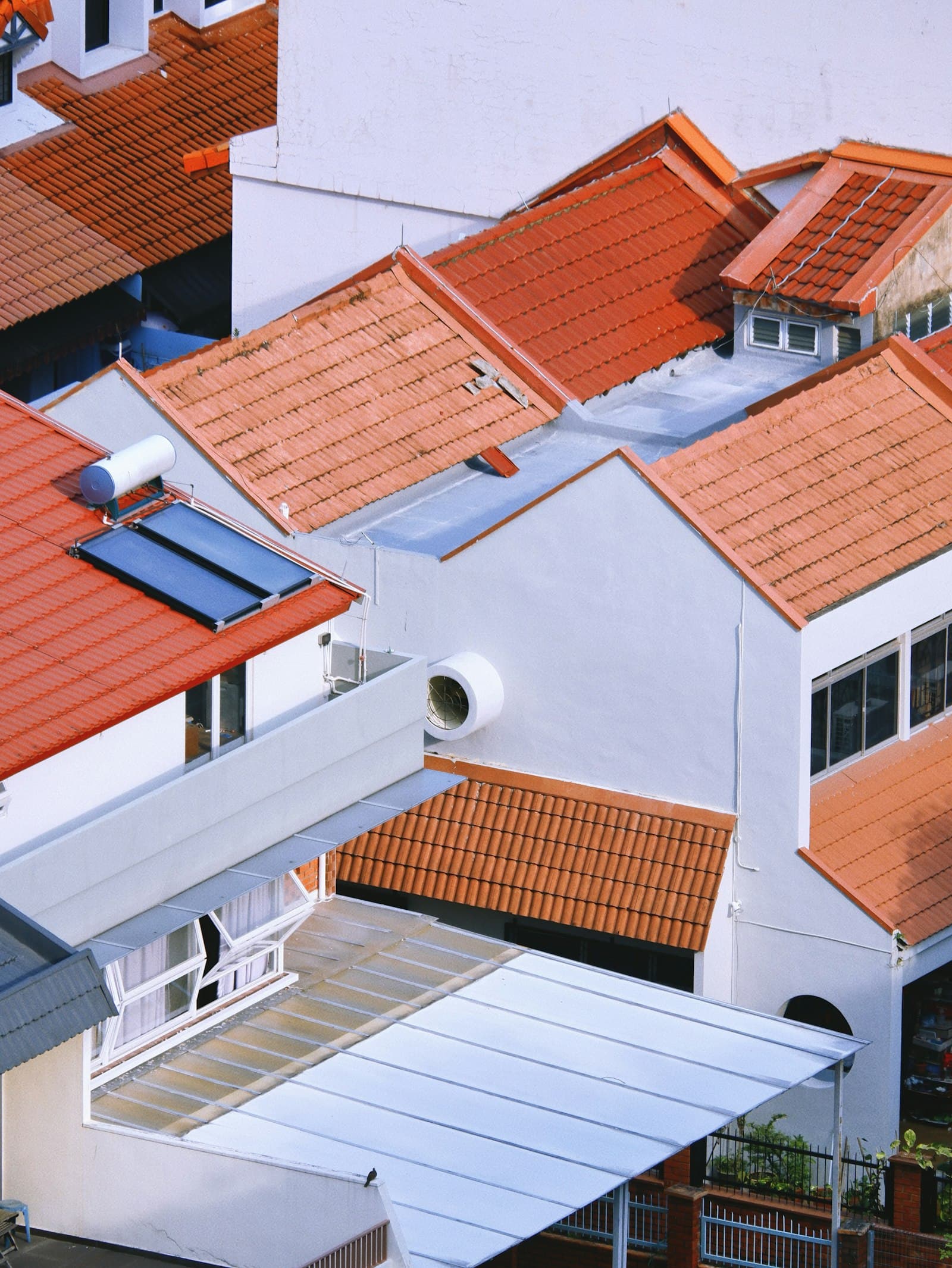 Cubierta de teja de un edificio residencial